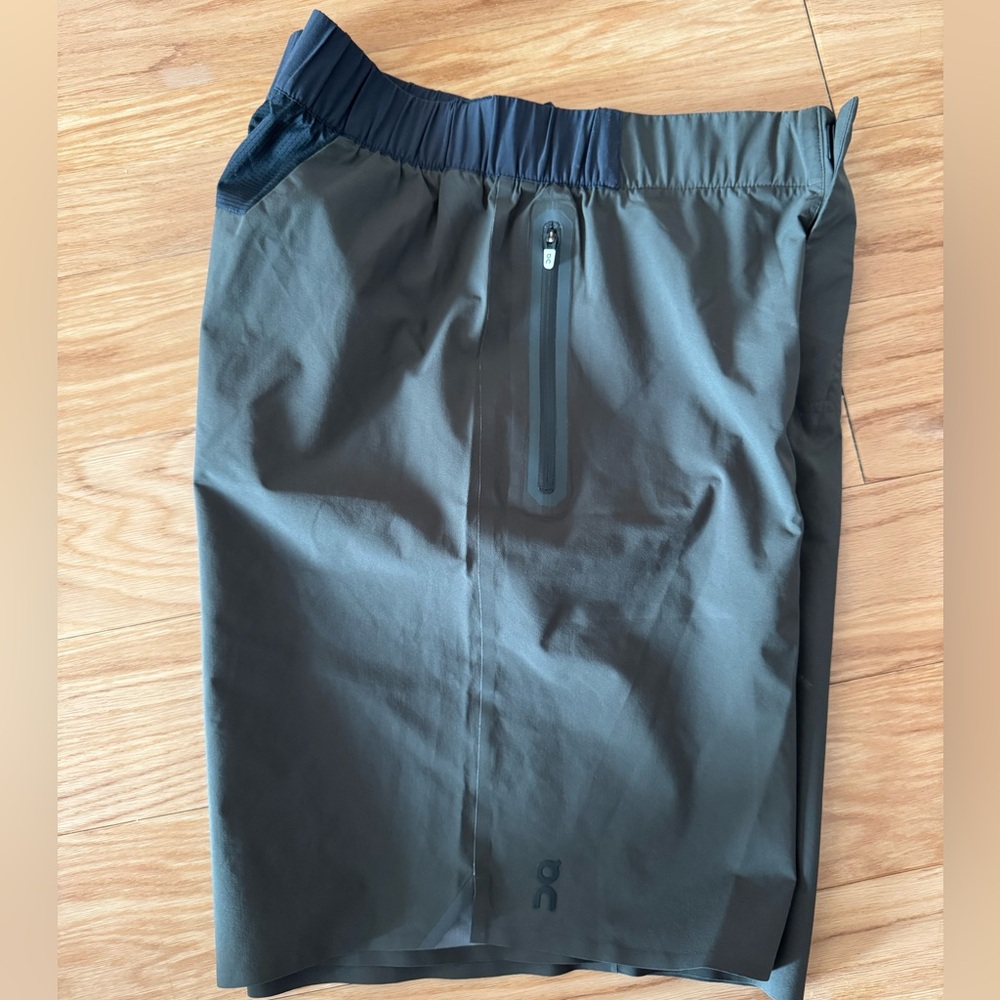 On men’s running shorts waterproof SzM